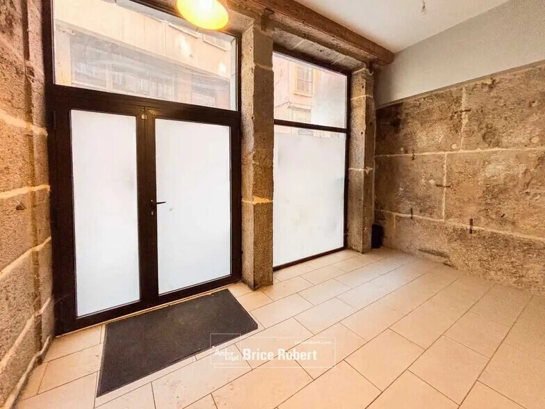 Office in Lyon for lease - Building Photo - Image 3 of 6