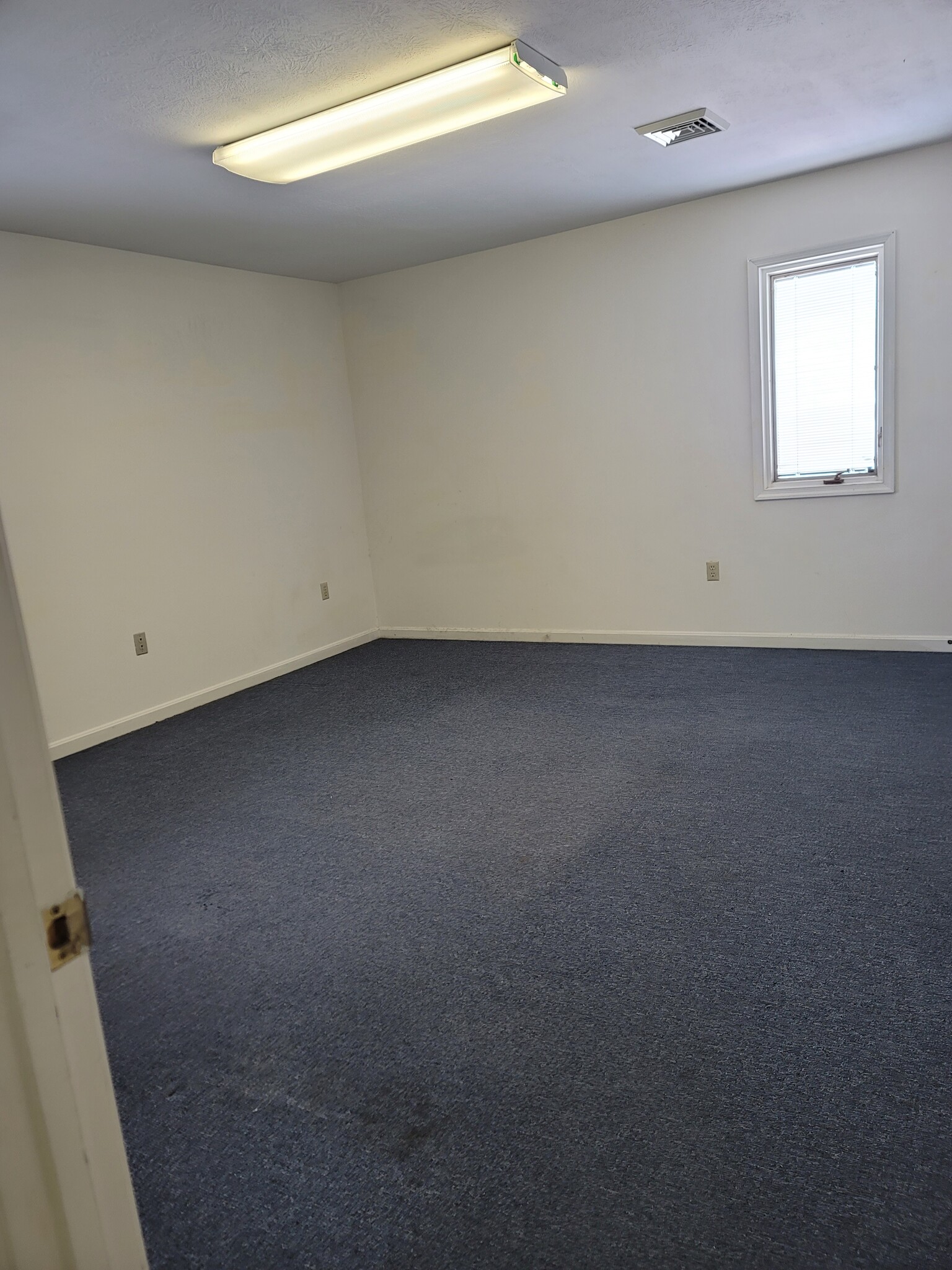 3078 Shawnee Dr, Winchester, VA for lease Interior Photo- Image 1 of 4