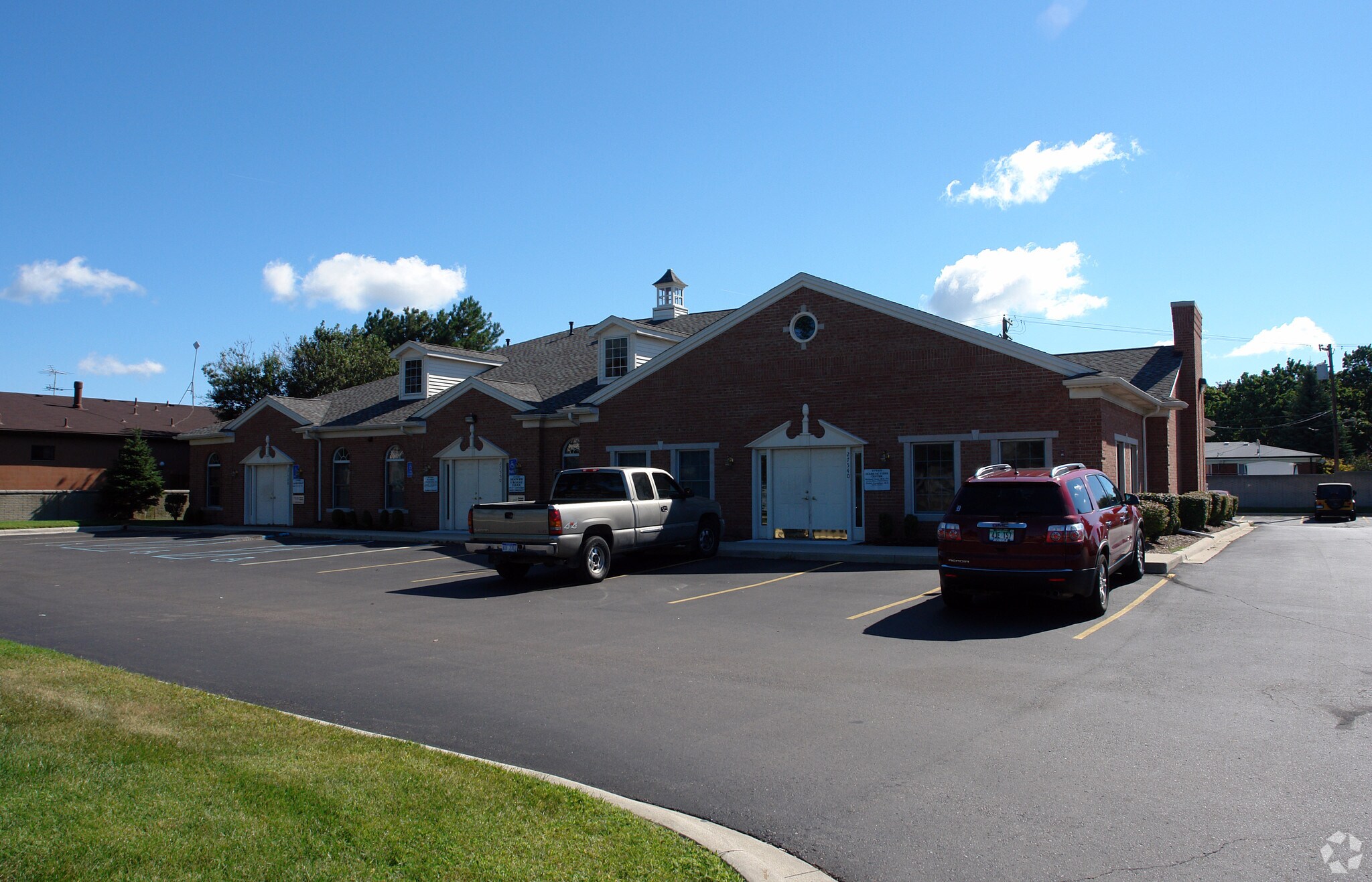 27540-27560 Hoover Rd, Warren, MI for sale Primary Photo- Image 1 of 1