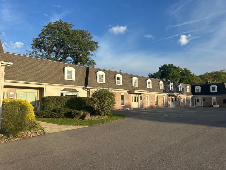 8437 Mayfield Rd, Chesterland, OH for sale - Building Photo - Image 2 of 8