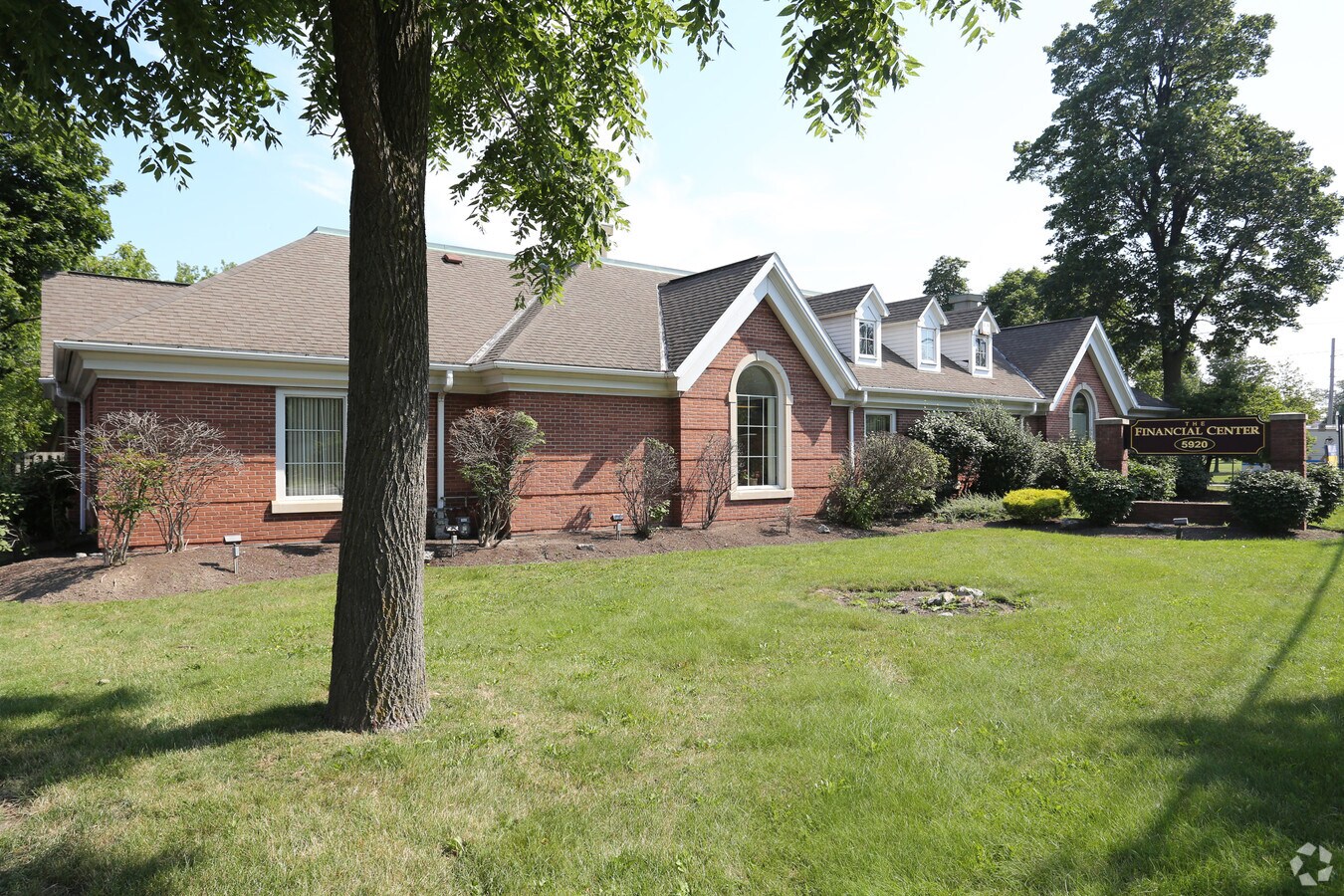 5930 Main St, Williamsville, NY 14221