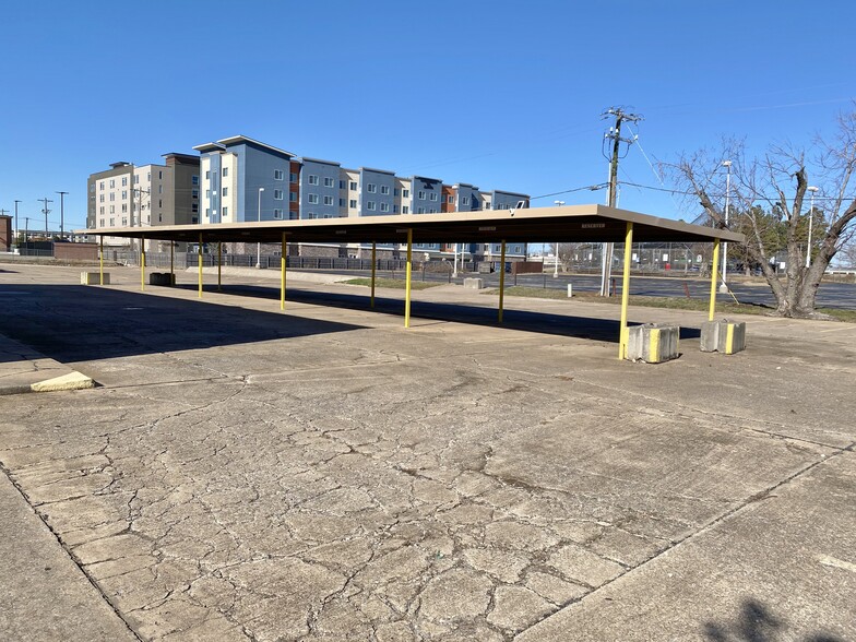 4411 Highline Blvd, Oklahoma City, OK for lease - Building Photo - Image 2 of 8