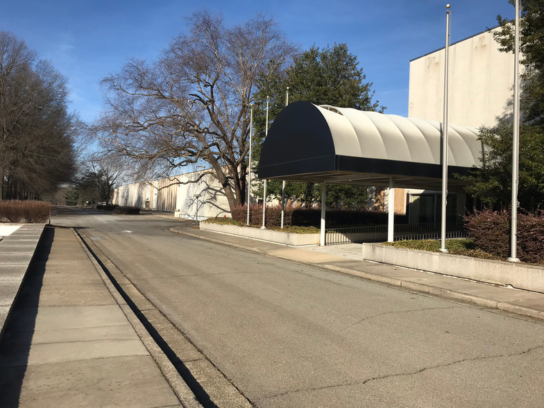 1001 Reynolds Blvd, Winston-Salem, NC for sale - Building Photo - Image 1 of 1