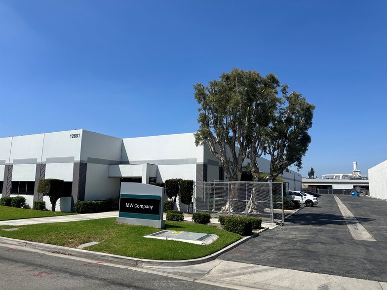 12601 Industry St, Garden Grove, CA for lease - Building Photo - Image 1 of 3