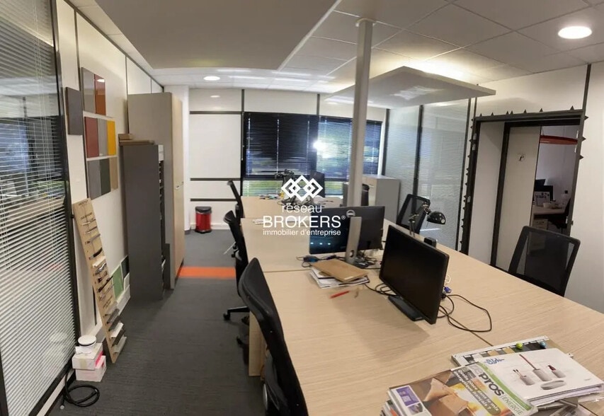 Office in Voiron for lease - Interior Photo - Image 3 of 13