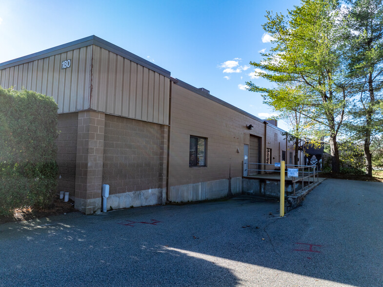 180 Pleasant St, Rockland, MA for sale - Building Photo - Image 3 of 9