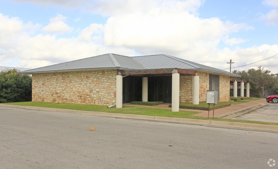 1930 S Austin Ave, Georgetown, TX for lease - Building Photo - Image 3 of 14