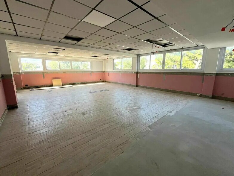 Office in CANNES-LA-BOCCA for lease - Interior Photo - Image 1 of 4