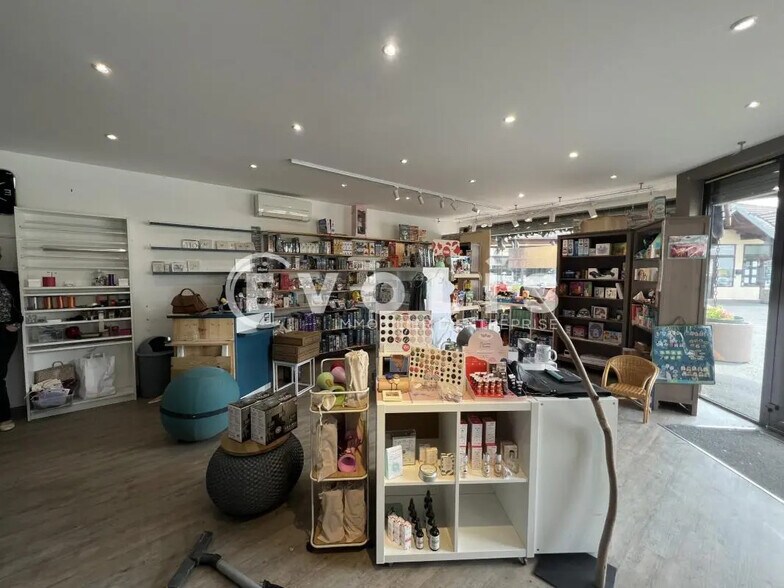 Retail in Marolles-en-Brie for sale - Interior Photo - Image 3 of 8