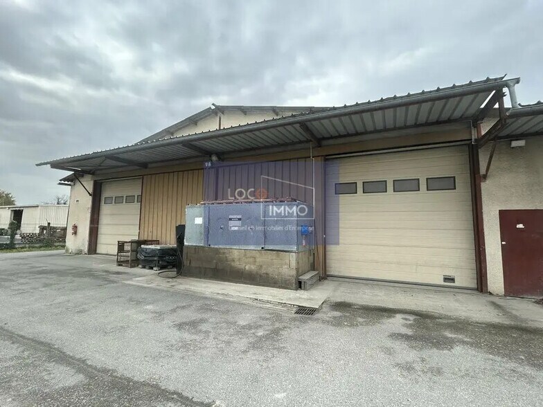 Flex in Pessac for lease - Building Photo - Image 1 of 8