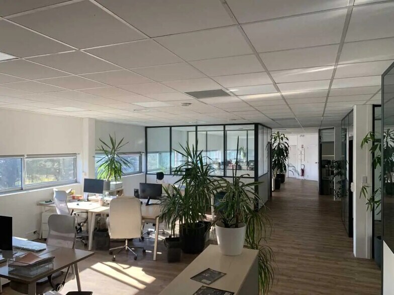 Office in Bordeaux for sale - Interior Photo - Image 1 of 7