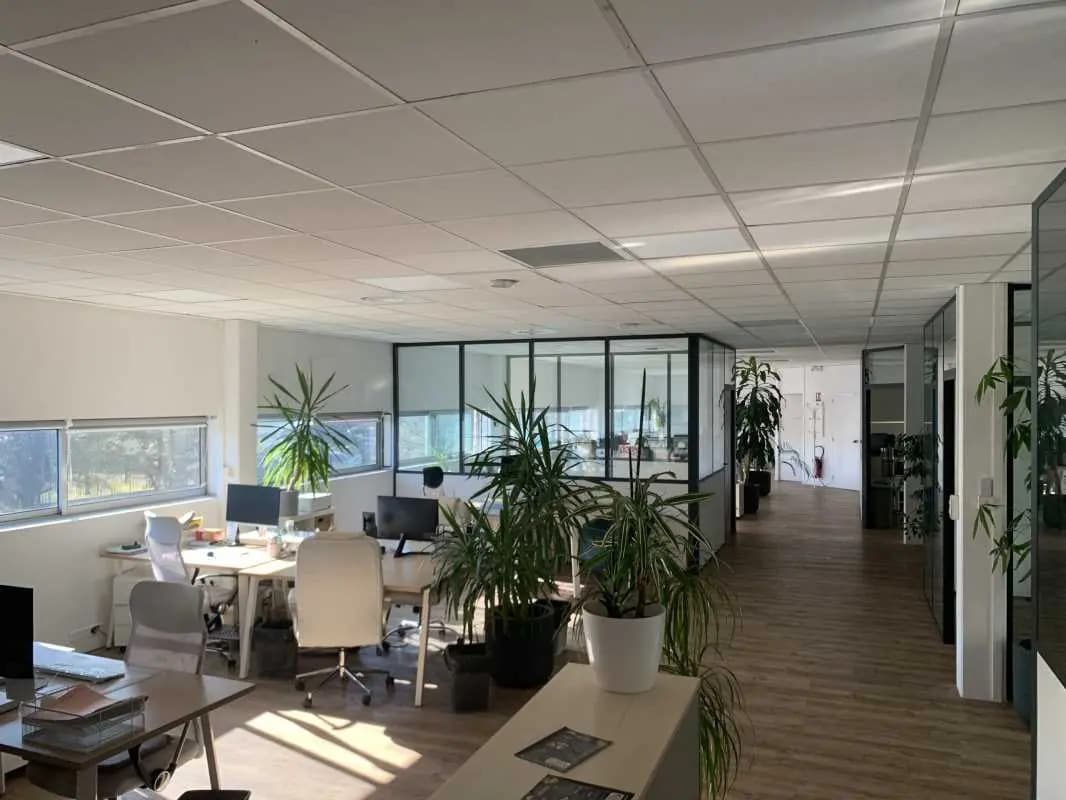 Office in Bordeaux for sale Interior Photo- Image 1 of 8