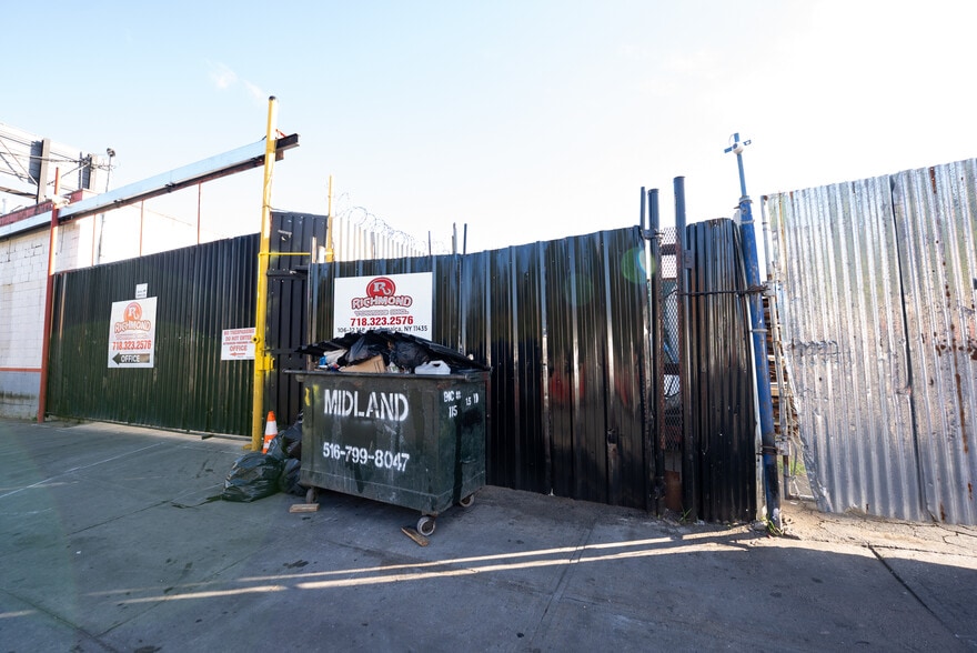 12 Commercial Properties portfolio of 12 properties for sale on LoopNet.com - Building Photo - Image 2 of 8