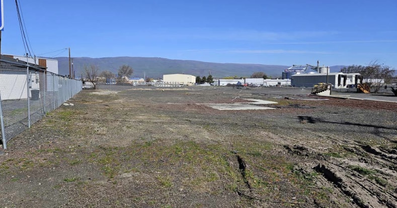 1361 W 2nd St, The Dalles, OR for lease - Primary Photo - Image 1 of 1