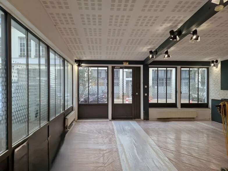 Office in Paris for lease - Interior Photo - Image 2 of 8