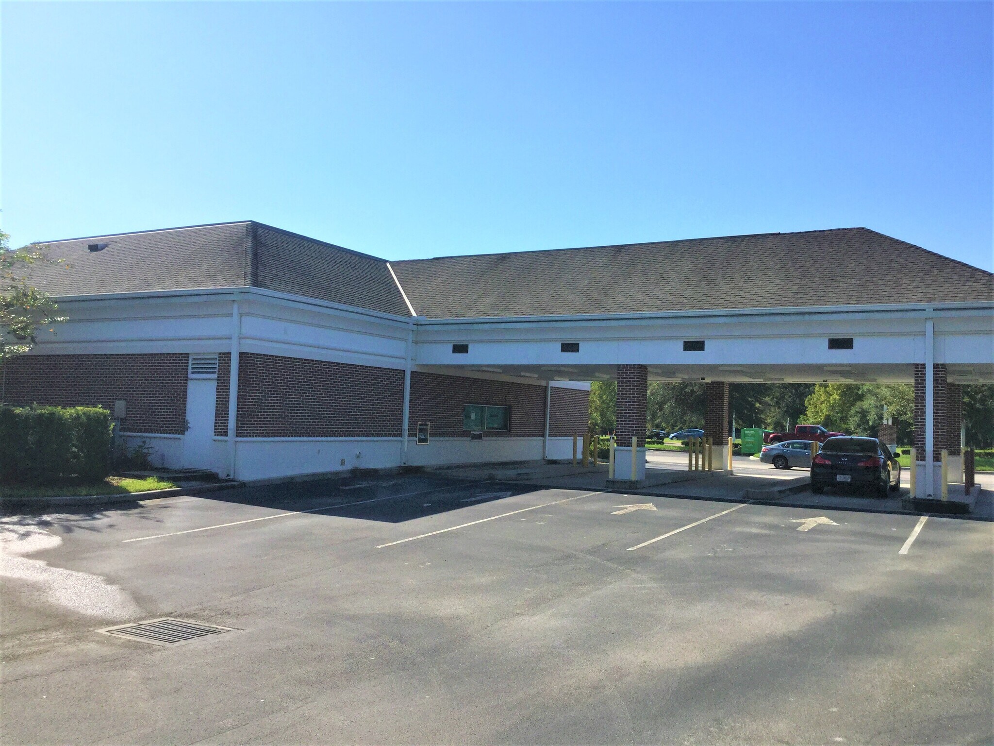 10950 Cross Creek Blvd, Tampa, FL 33647 High Profile Former Bank