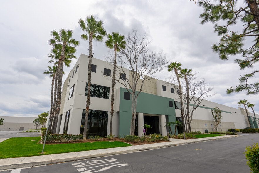 3550 E Jurupa St, Ontario, CA for lease - Building Photo - Image 2 of 11