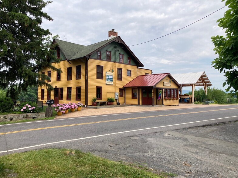 387 South St, Highland, NY 12528 Gunk Haus Restaurant