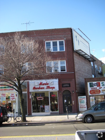 107-24 Corona Ave, Flushing, NY for lease - Primary Photo - Image 1 of 2