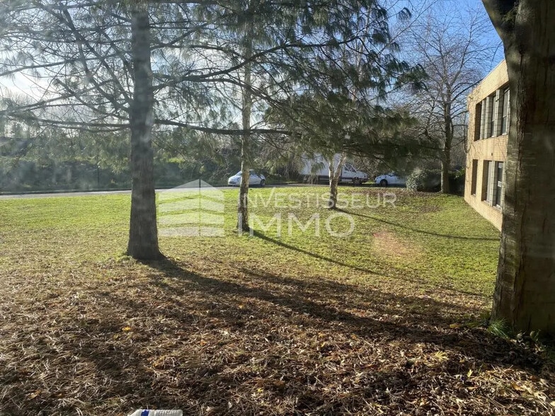 Office in Torcy for lease - Building Photo - Image 3 of 6