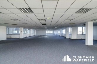 4 Rue Paul Dautier, Vélizy-Villacoublay for lease Interior Photo- Image 1 of 14