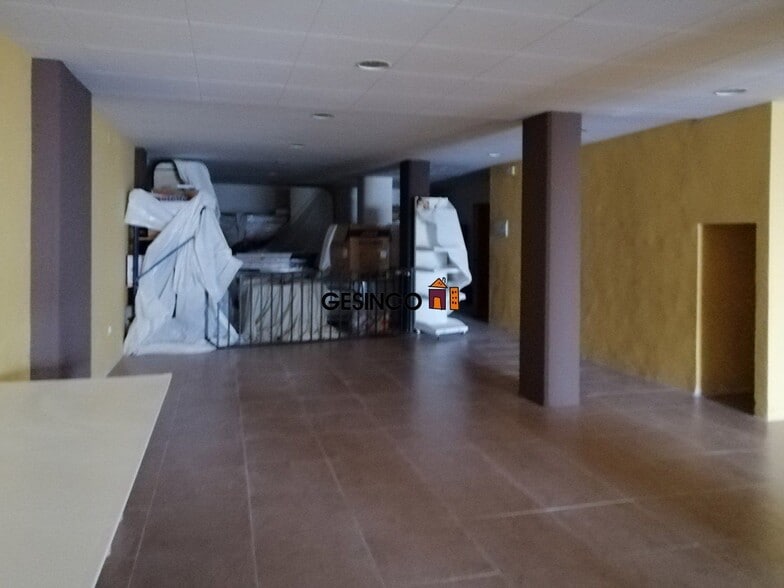 Retail in València for lease - Building Photo - Image 3 of 4