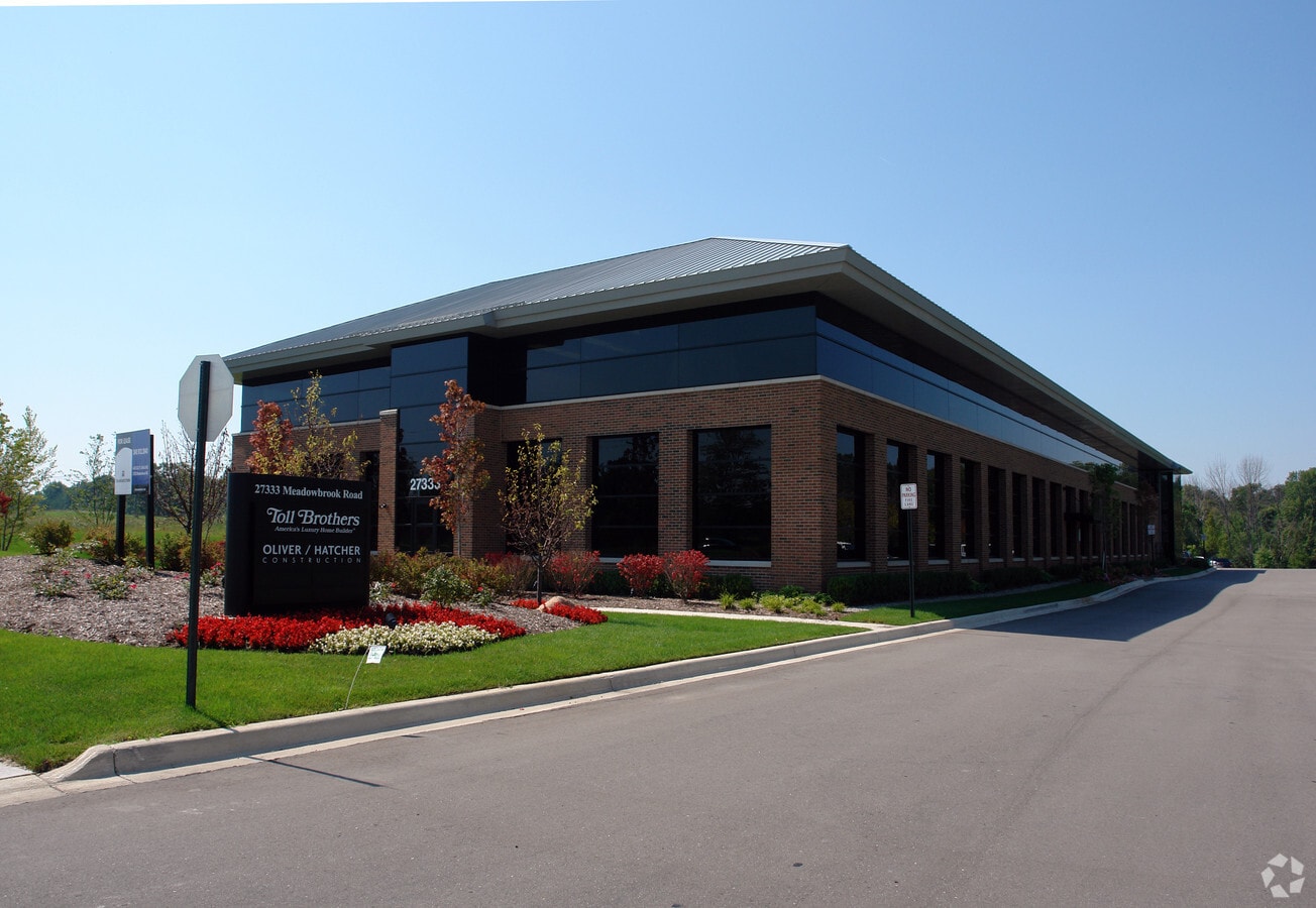 27333 Meadowbrook Rd, Novi, MI 48377