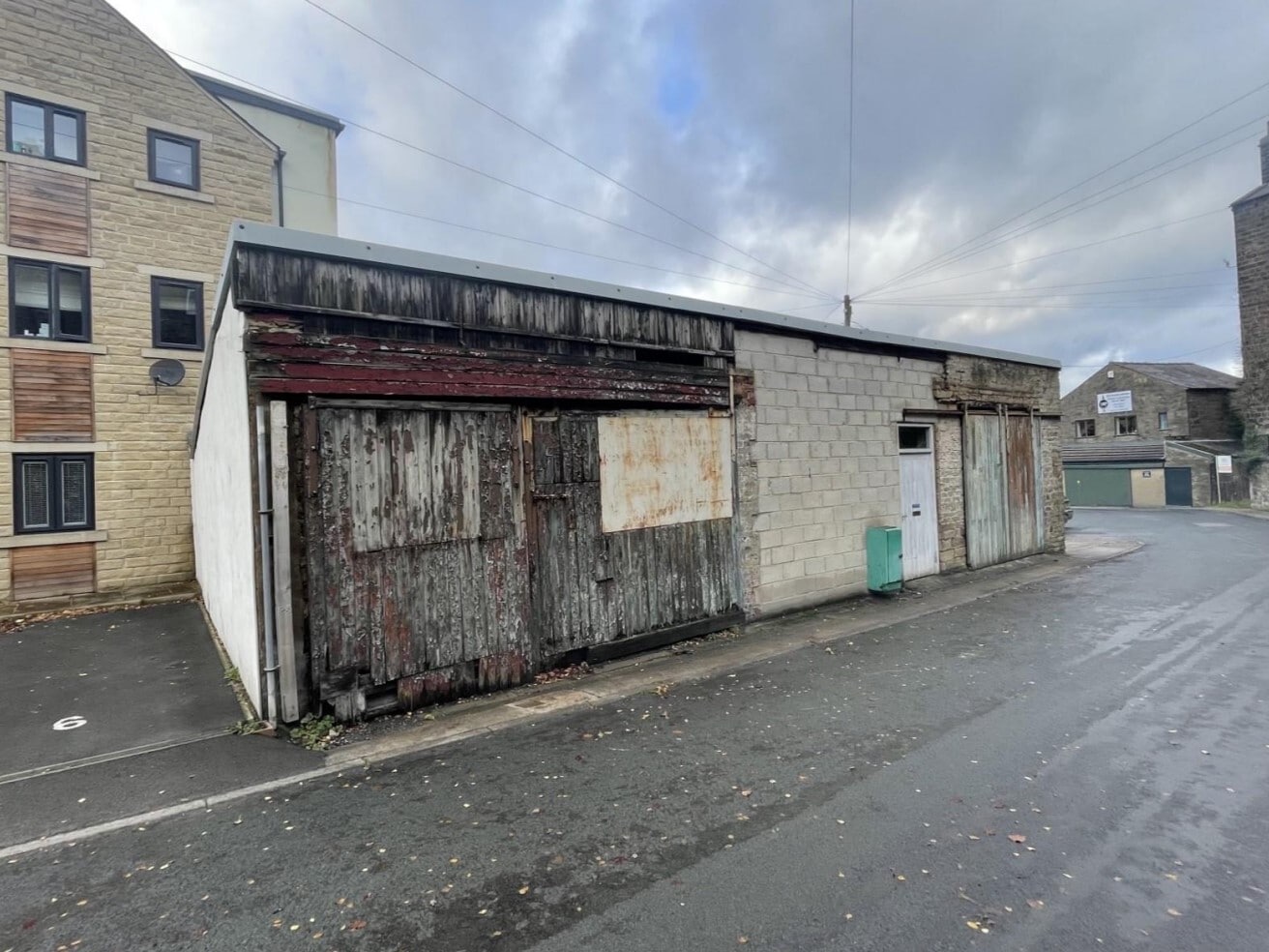 Oak, Haworth for sale Primary Photo- Image 1 of 1