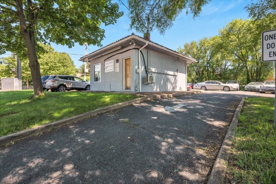 1726 Valley Ave, Winchester, VA for sale - Building Photo - Image 2 of 12