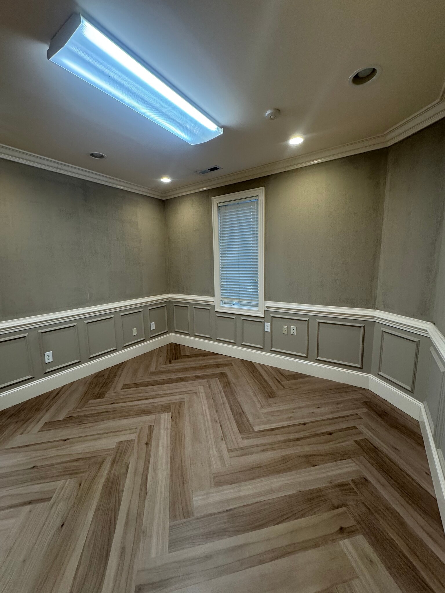 8402 Six Forks Rd, Raleigh, NC for lease Interior Photo- Image 1 of 12