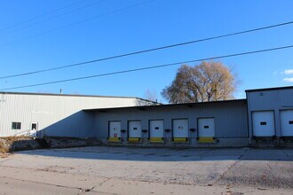 815-925 E Albert Dr, Manitowoc, WI for lease Building Photo- Image 2 of 7
