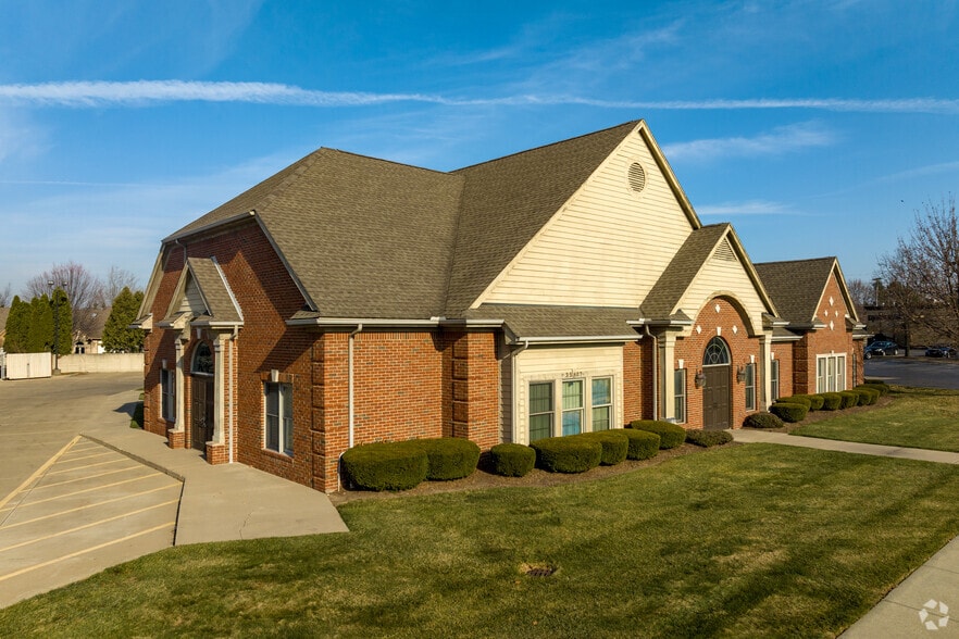 35807 Moravian Rd, Clinton Township, MI for lease - Primary Photo - Image 2 of 9