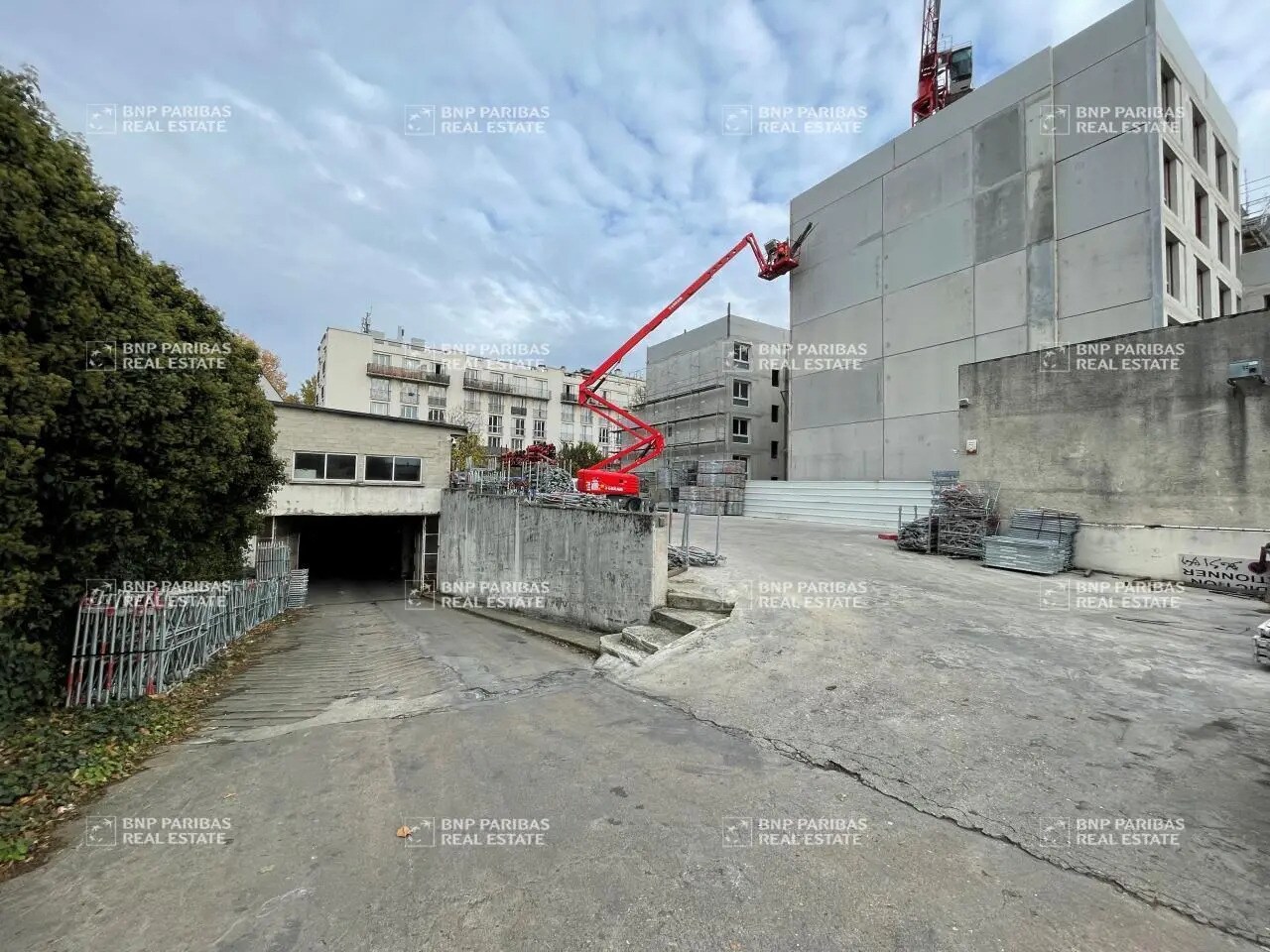 Flex in Ivry-sur-Seine for lease Construction Photo- Image 1 of 10