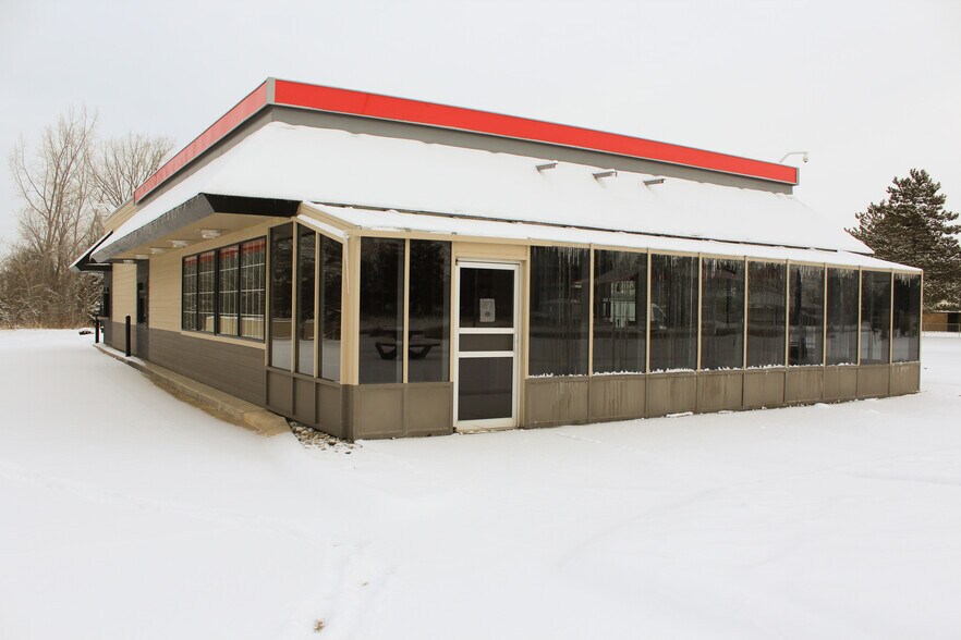 1310 Brady St, Chesaning, MI for sale - Primary Photo - Image 1 of 1