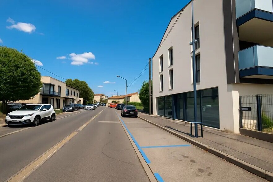 Office in La Verpillière for lease - Building Photo - Image 2 of 11