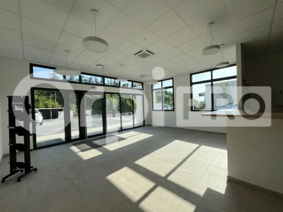 Office in Limeil-Brévannes for lease Lobby- Image 1 of 15
