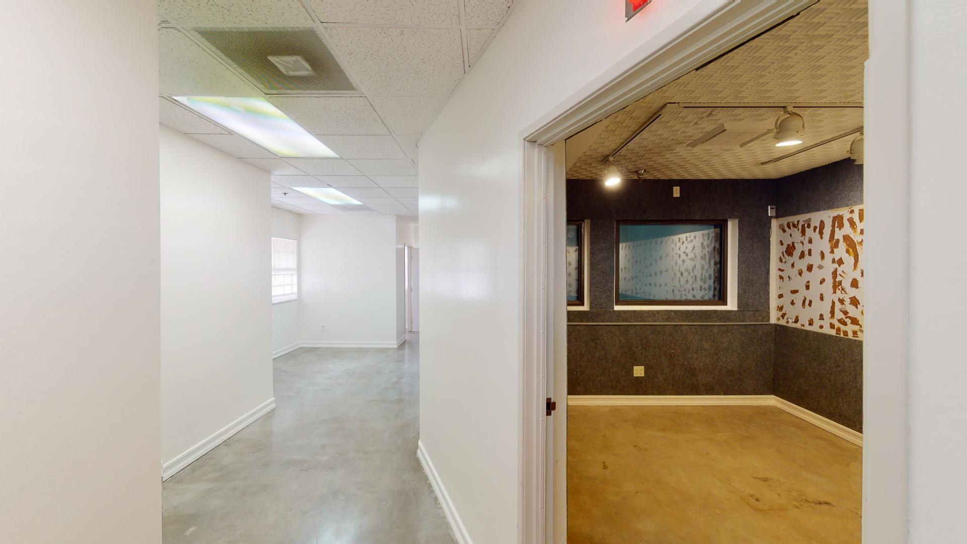 120 N Victory Blvd, Burbank, CA for lease Interior Photo- Image 1 of 5