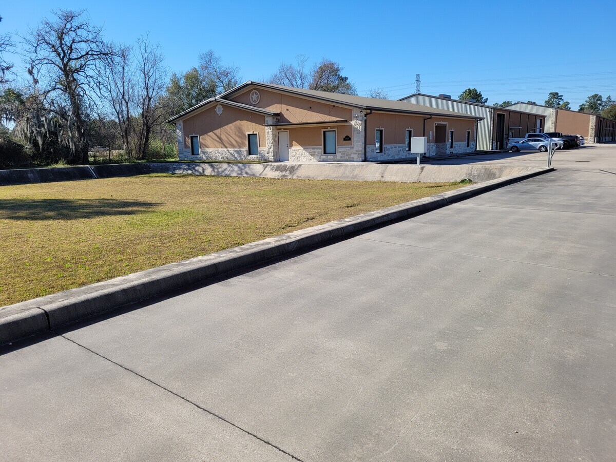 13626 Kluge Rd, Cypress, TX 77429