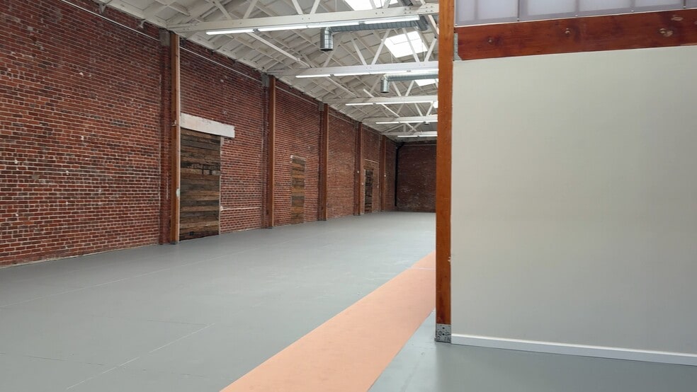 800-810 S Santa Fe Ave, Los Angeles, CA for lease - Commercial Listing Video - Image 2 of 3