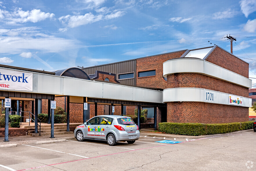 1701 N Hampton Rd, DeSoto, TX for sale - Building Photo - Image 1 of 17