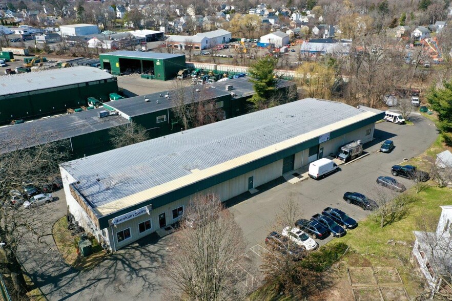 16 Beaver Brook Rd, Danbury, CT for lease - Building Photo - Image 1 of 7