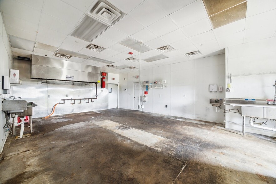 8620 Grand Mission Blvd, Richmond, TX for lease - Building Photo - Image 3 of 11