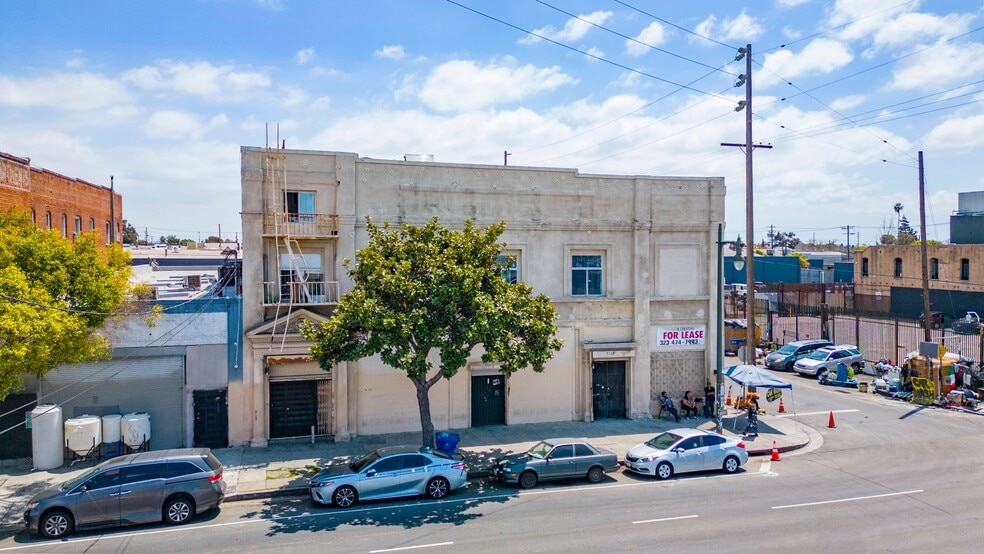 3220 S Main St, Los Angeles, CA for lease - Building Photo - Image 2 of 8