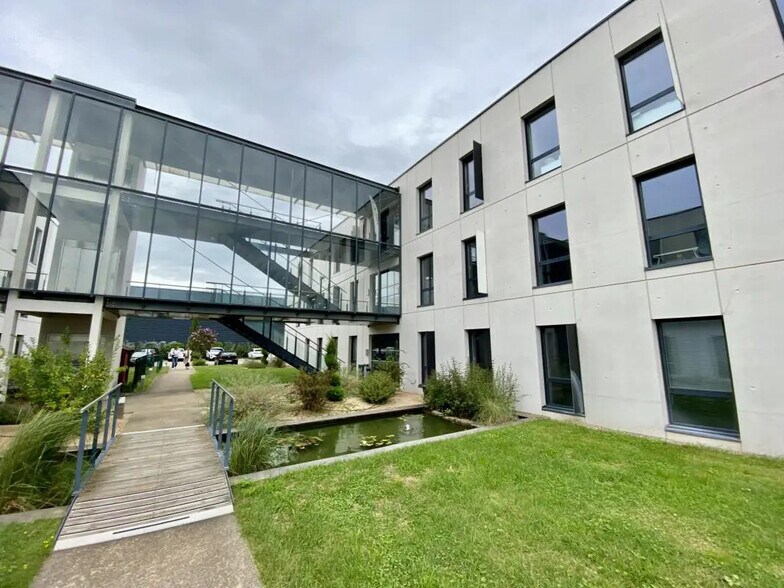 Office in Saint-Priest for lease - Building Photo - Image 3 of 20