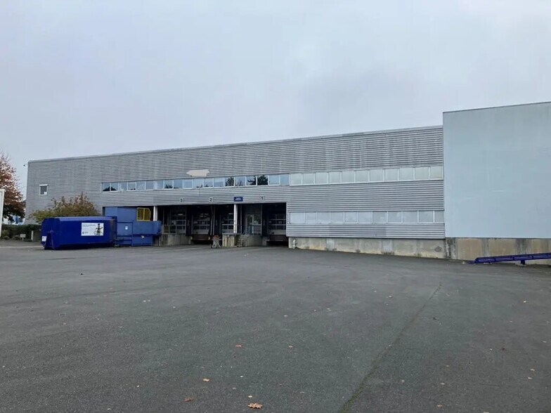 Flex in Montbazon for sale - Building Photo - Image 2 of 5