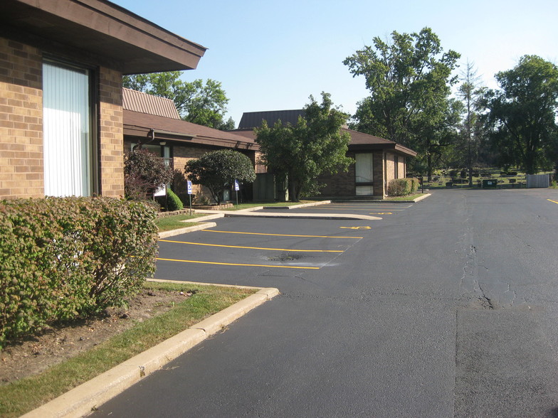 4413 Roosevelt Rd, Hillside, IL for lease - Building Photo - Image 2 of 5