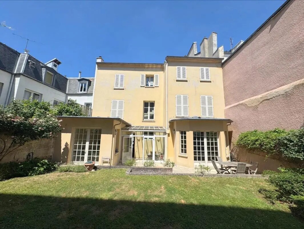 Office in Versailles for sale Building Photo- Image 1 of 16