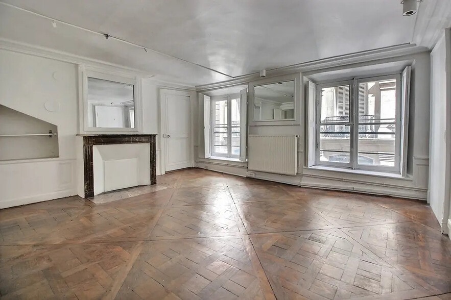 15 Rue Du Colonel Driant, Paris for lease - Interior Photo - Image 1 of 6