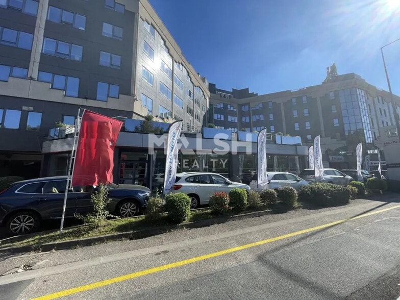 Flex in Tassin-la-Demi-Lune for sale - Building Photo - Image 2 of 17