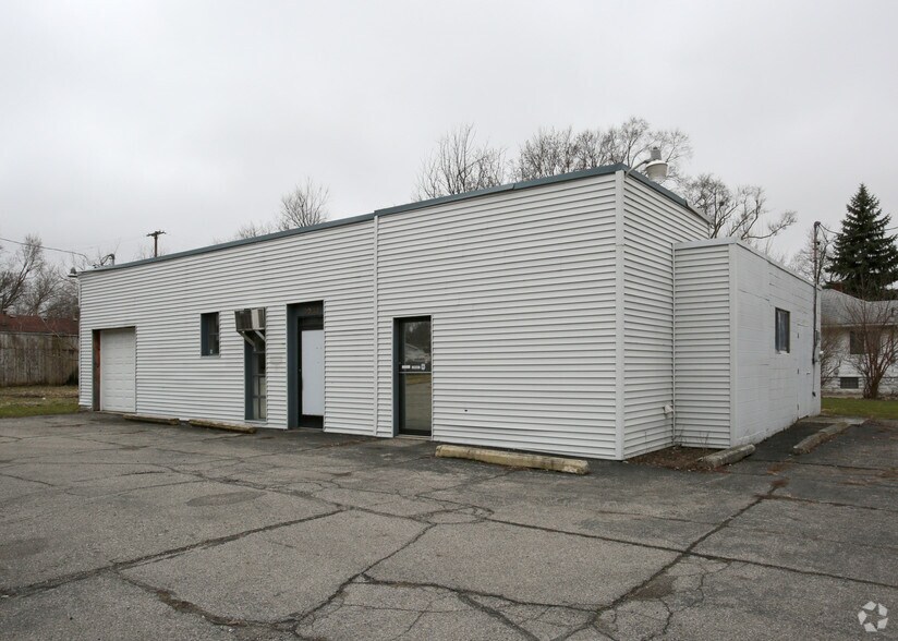 2902 Fenton Rd, Flint, MI for sale - Primary Photo - Image 1 of 1